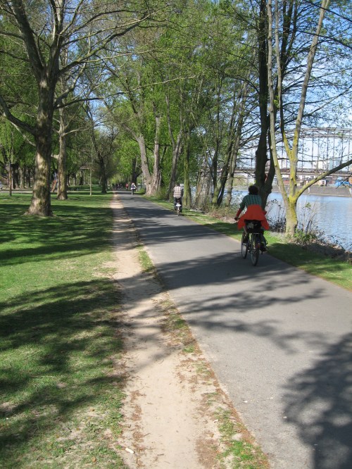 Frankfurt-am-Main multi-use path Frankfurt-am-Main multi-use path